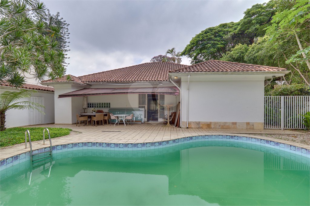 Casa Térrea à venda ou para alugar com 5 quartos, sendo 2 suítes, em Granja Julieta, São Paulo, SP