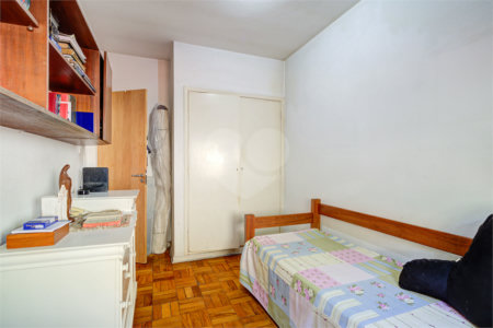 Sobrado à venda com 4 quartos, sendo 1 suíte, em Alto da Boa Vista, São Paulo, SP