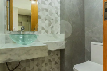 Casa à venda com 3 quartos, sendo 2 suítes,  no condomínio Sagres, São Paulo - SP