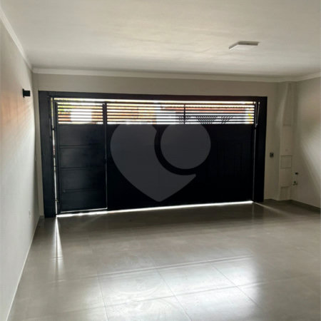 Casa no Conjunto Habitacional Dom Constantino á venda.