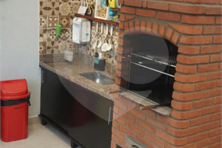 Casa à venda com 3 quartos, sendo 1 suíte, no condomínio Ville Resedá, São Paulo - SP