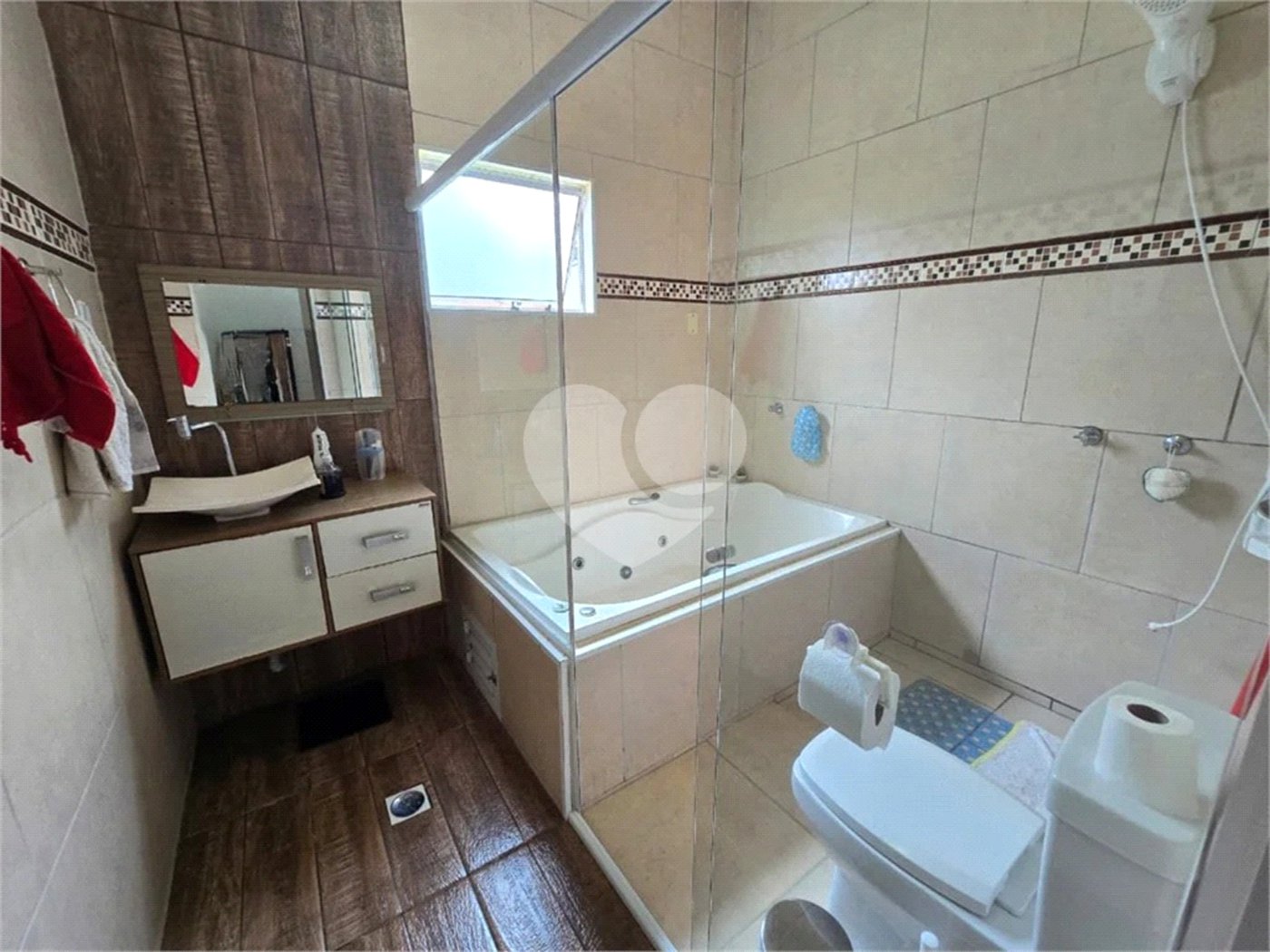 Chácara à venda com 3 quartos, sendo 1 suíte, em Cercadinho, Alambari, SP