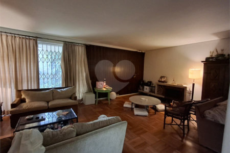 Sobrado à venda com 4 quartos, sendo 2 suítes, em Pinheiros, São Paulo, SP