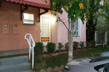 Casa à venda com 3 quartos, sendo 1 suíte,  no condomínio Vila flora, Hortolândia - SP