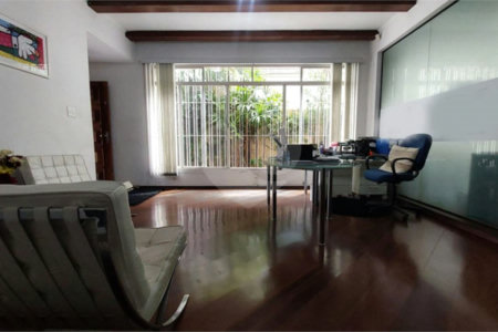 Casa à venda com 4 quartos, sendo 2 suítes,  em Vila Alexandria, São Paulo, SP