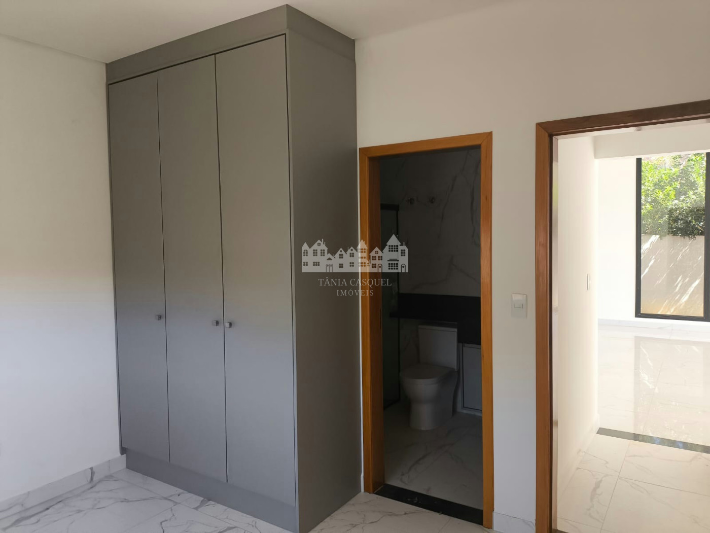 Casa à venda com 4 suítes no condomínio Shambala 2, Atibaia - SP