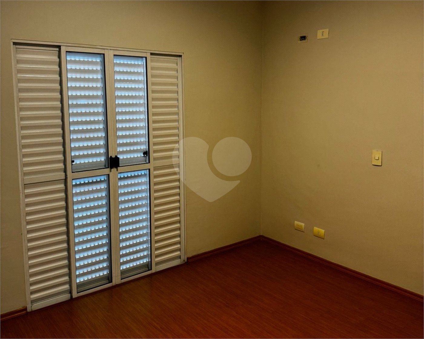 Casa à venda com 3 quartos, sendo 1 suíte, no condomínio Residencial Villa dos Inglezes, Sorocaba - SP