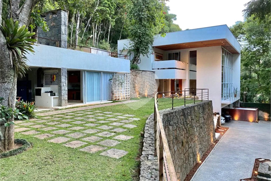 Casa à venda com 6 suítes no condomínio Alpes da Cantareira, Mairiporã - SP