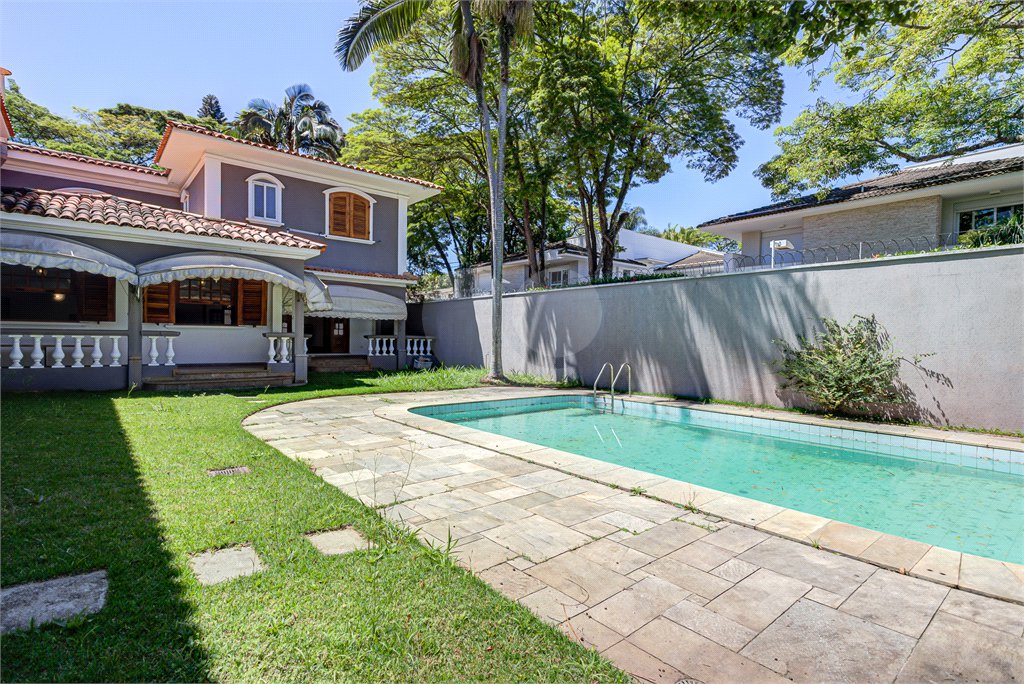 Casa à venda com 5 quartos, sendo 3 suítes, em Alto da Boa Vista, São Paulo, SP