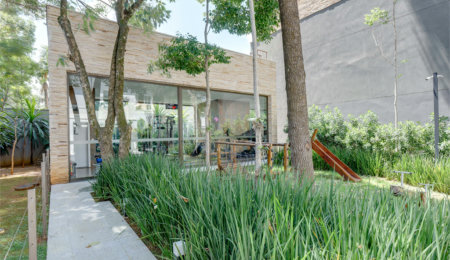 Casa à venda com 4 quartos, sendo 3 suítes,  no condomínio Jardim Flora, São Paulo - SP