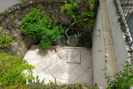 Casa à venda com 4 quartos, sendo 2 suítes, em Jardim das Vertentes, São Paulo, SP