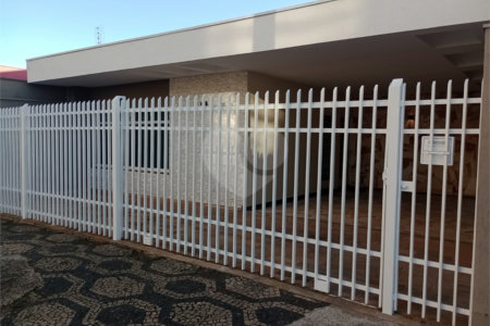 Casa à venda com 4 quartos, sendo 1 suíte, em Vila Rosa, Itapetininga, SP