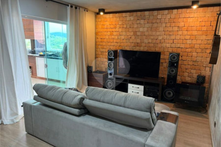 Casa à venda com 3 suítes em Taboão, São Roque, SP