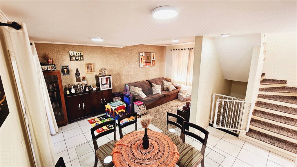 Casa à venda com 4 quartos, sendo 2 suítes, em Jardim Meny, São Roque, SP