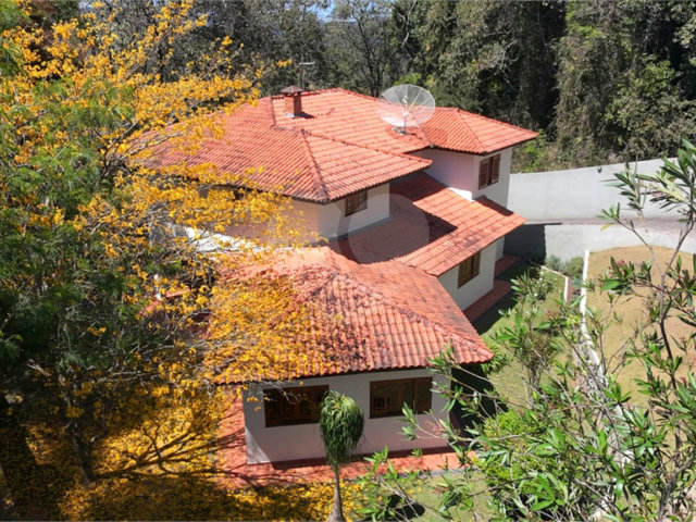 Casa à venda com 4 quartos, sendo 2 suítes,  no condomínio Alpes da Cantareira, Mairiporã - SP