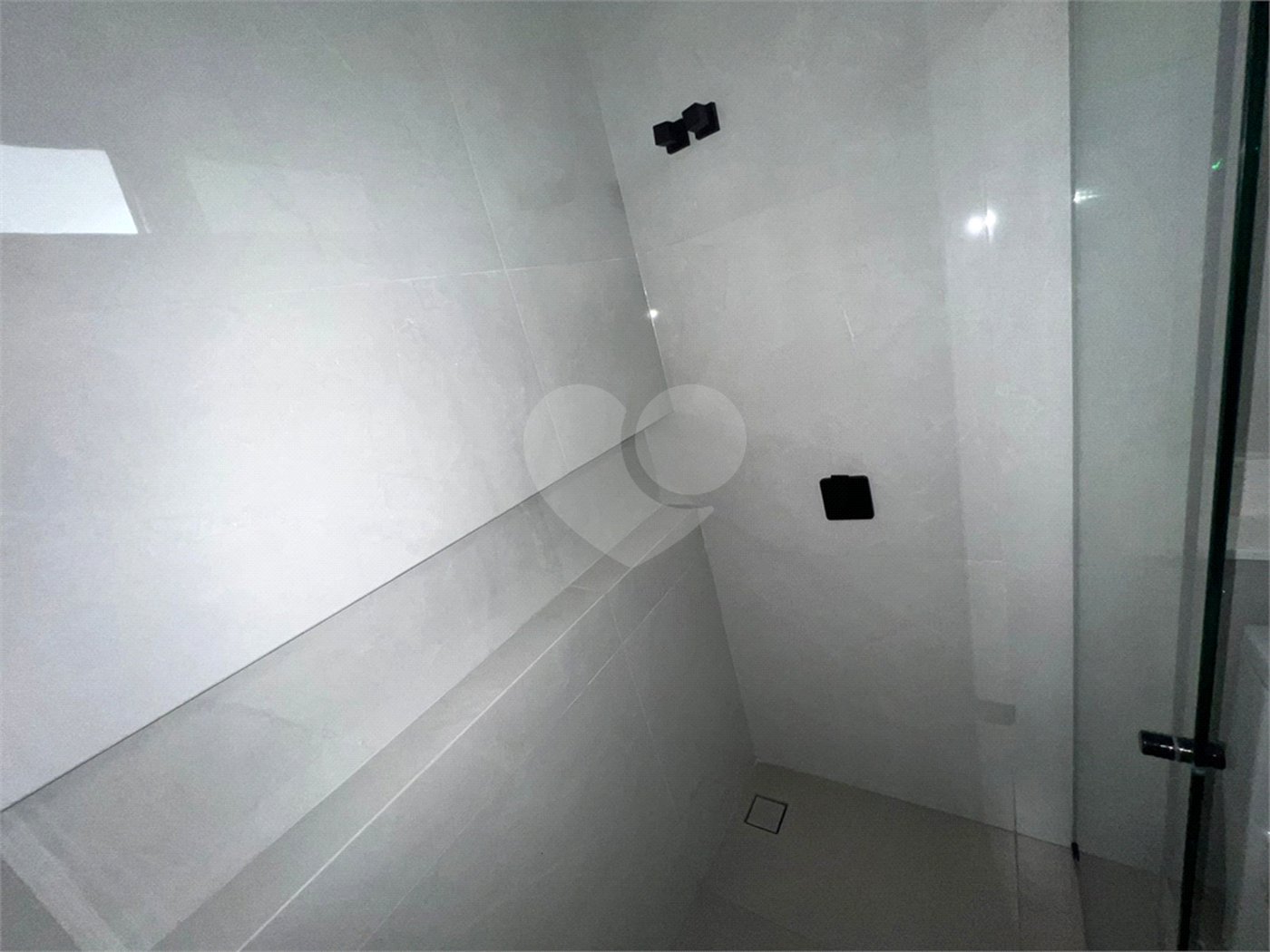 Casa à venda com 3 quartos, sendo 1 suíte, no condomínio Horto Florestal Villagio, Sorocaba - SP