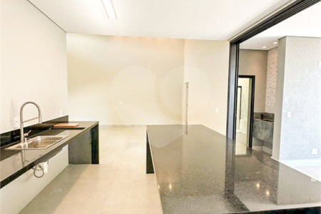 Casa à venda com 3 suítes no condomínio Residencial Mont'alcino, Valinhos - SP