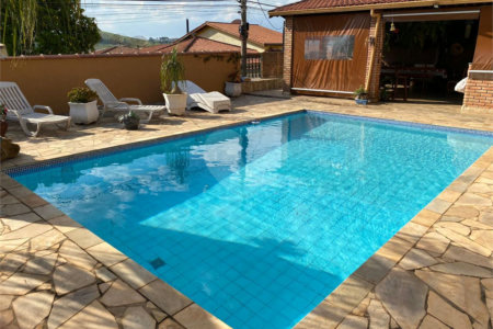 Casa à venda com 3 quartos, sendo 1 suíte, no Centro, Bom Jesus dos Perdões, SP