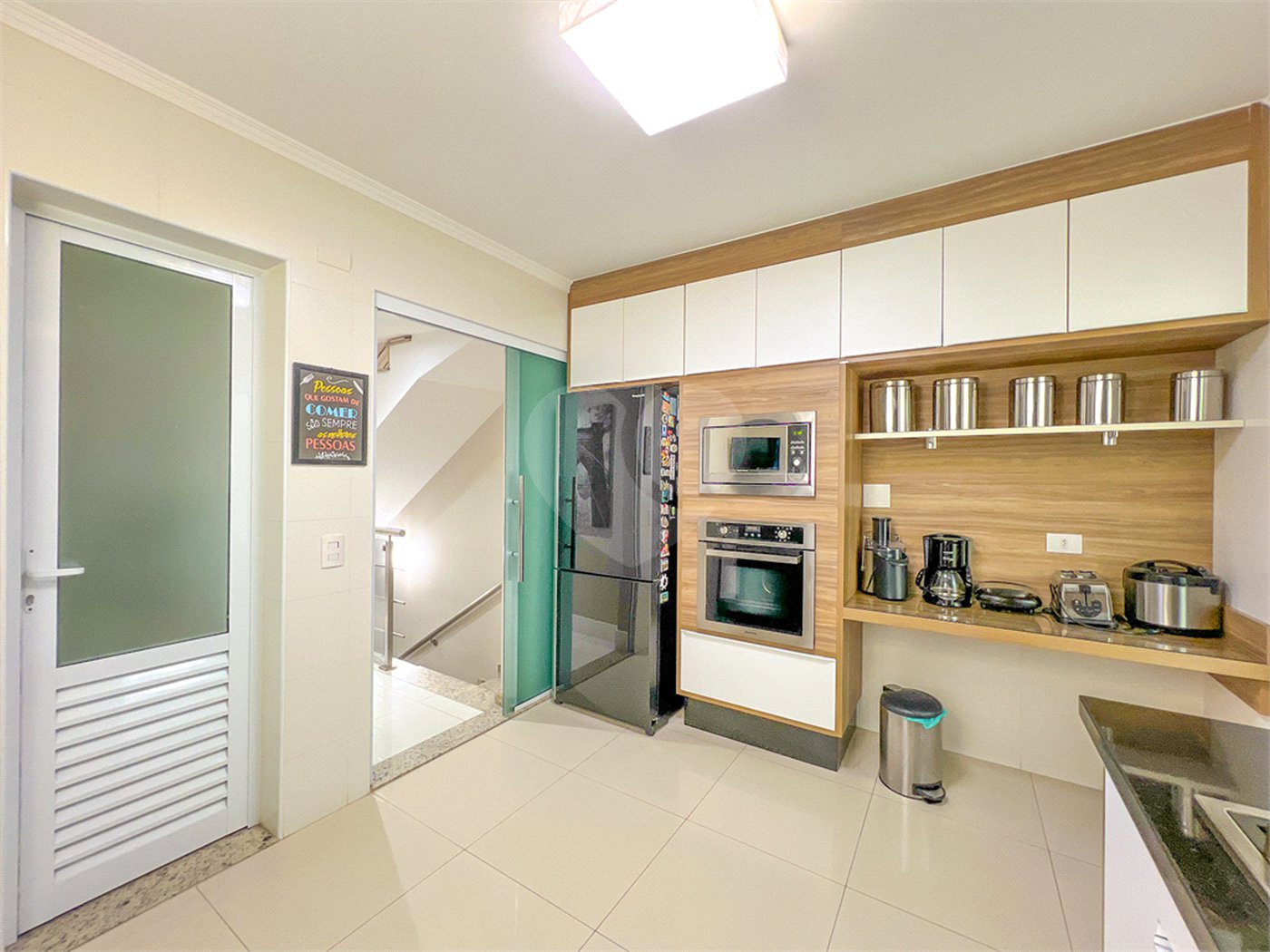Casa à venda com 4 quartos, sendo 2 suítes,  no condomínio Floradas da Serra, São Paulo - SP