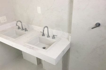 Apartamento à venda com 3 suítes em Campo Belo, São Paulo, SP