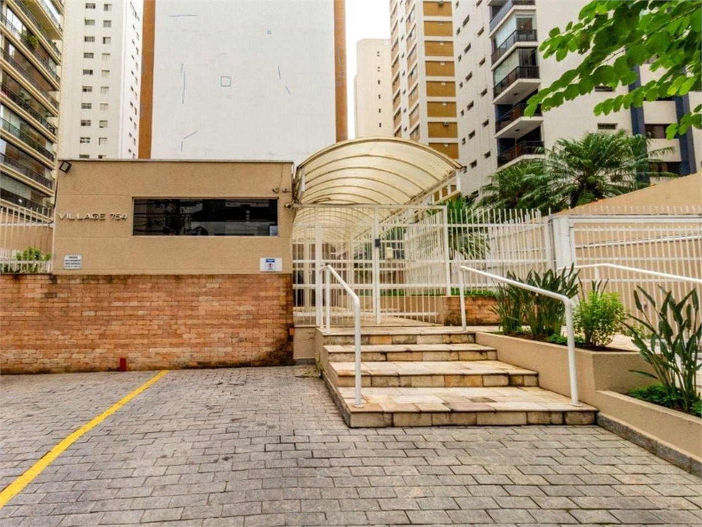 Apartamento à venda ou para alugar com 3 quartos, sendo 1 suíte, em Moema, São Paulo, SP