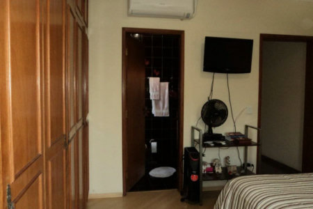 Casa à venda com 3 quartos, sendo 1 suíte, em Jardim Cláudia, São Paulo, SP