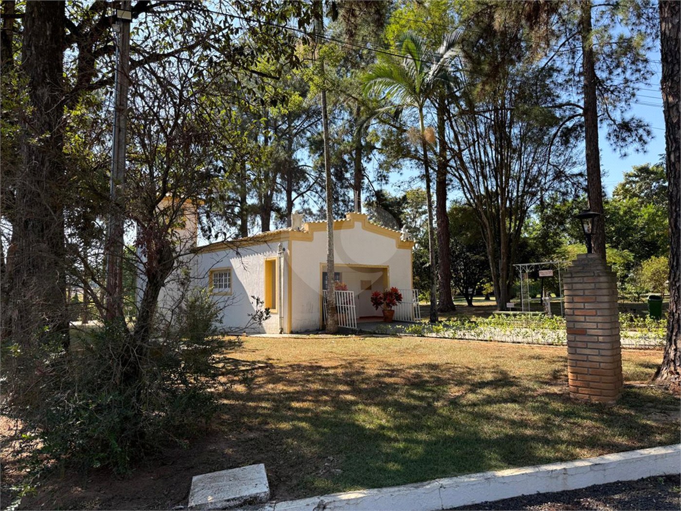 Casa à venda com 3 quartos, sendo 1 suíte, no condomínio Vale do Lago, Sorocaba - SP