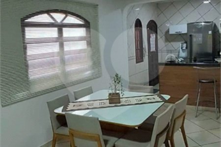 Sobrado à venda com 2 quartos, sendo 1 suíte, em Jardim Monte Cristo, Suzano, SP