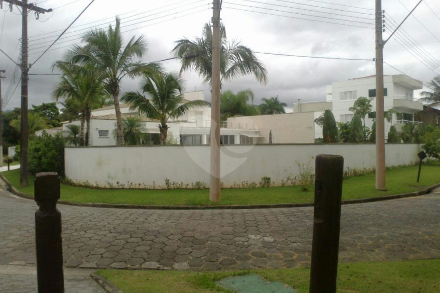 Sobrado à venda com 5 suítes em Enseada, Bertioga, SP