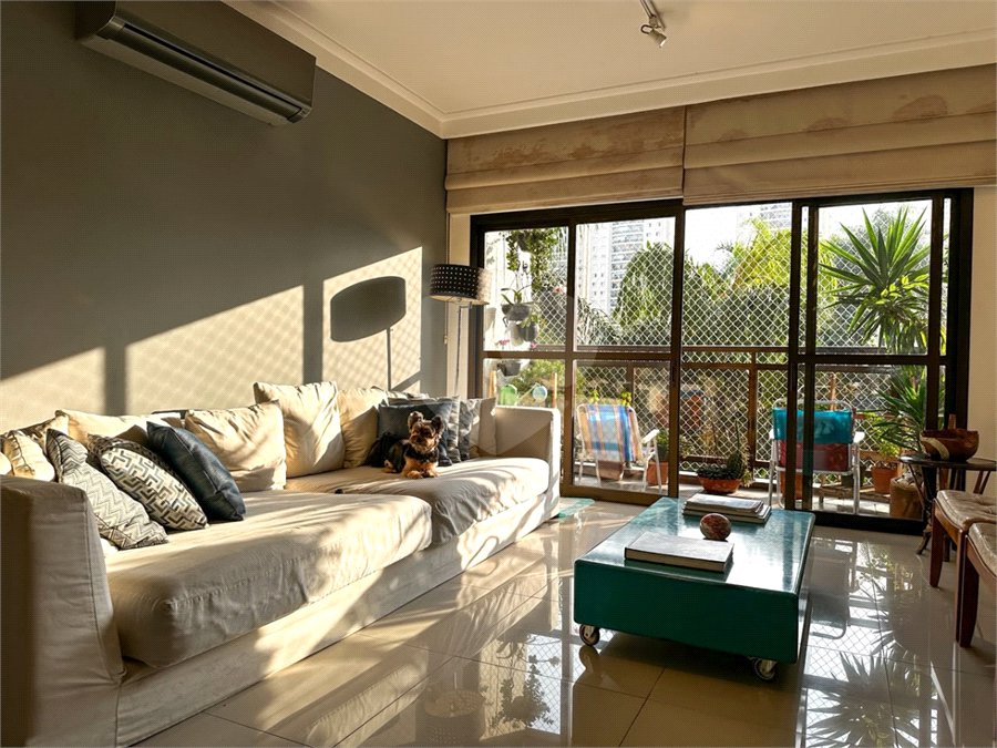 Apartamento à venda com 3 quartos, sendo 1 suíte, em Vila Sofia, São Paulo, SP