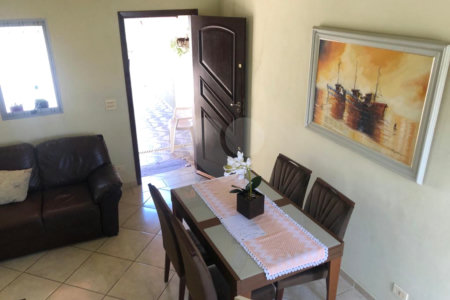 Casa à venda com 3 quartos, sendo 2 suítes,  em Jardim do Lago, Atibaia, SP