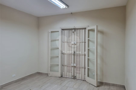 Sobrado à venda com 3 quartos em Moema, São Paulo, SP