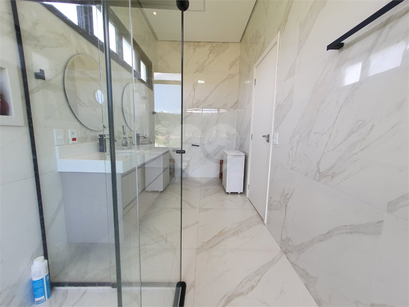 Casa à venda com 6 quartos, sendo 5 suítes, no condomínio Jardim Primavera, Louveira - SP