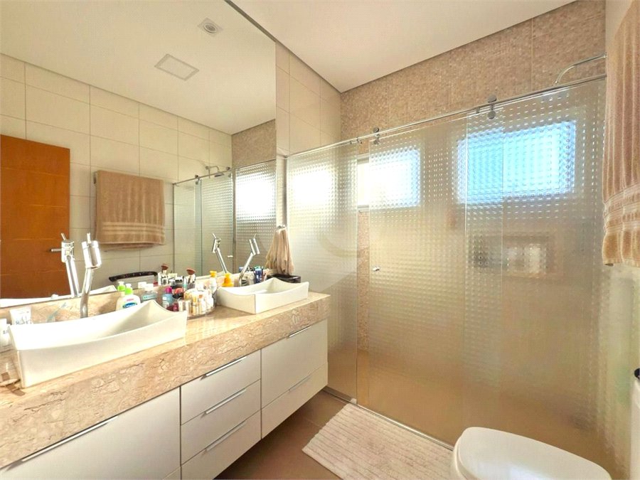 Casa à venda com 4 quartos, sendo 3 suítes, no condomínio Vila Hípica II, Vinhedo - SP