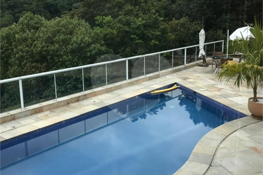 Casa à venda com 4 quartos, sendo 8 suítes, no condomínio Residencial Jd. Ibiratiba, São Paulo - SP