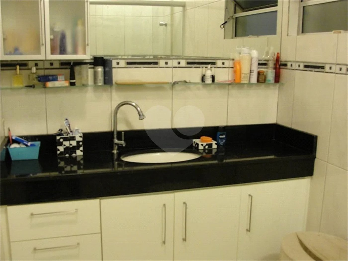 Casa à venda com 3 quartos, sendo 1 suíte, no condomínio Village Jardim Versailles, Jundiaí - SP