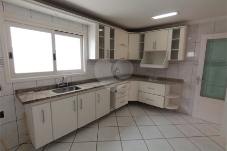 Casa para alugar com 3 quartos, sendo 1 suíte, no condomínio Recanto dos Paturis, Vinhedo - SP