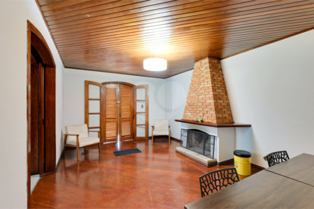 Casa Térrea à venda com 5 quartos, sendo 2 suítes, em Alto da Boa Vista, São Paulo, SP