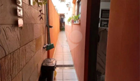 Sobrado à venda com 4 quartos, sendo 1 suíte,  em Santo Antônio, Osasco, SP