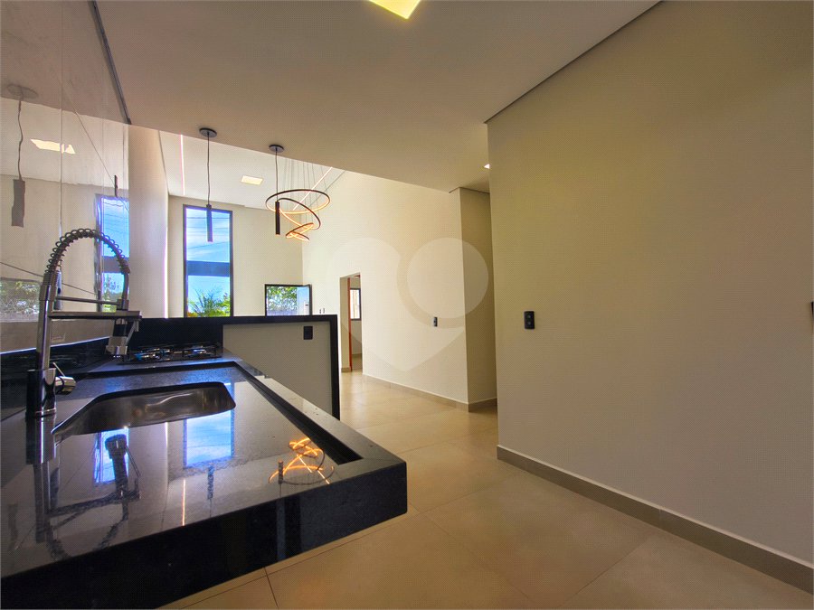 Casa à venda com 3 quartos, sendo 1 suíte, no condomínio Horto Florestal Villagio, Sorocaba - SP