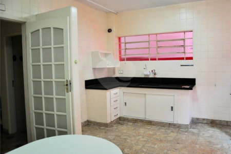 Sobrado à venda com 4 quartos, sendo 2 suítes,  em Campo Belo, São Paulo, SP