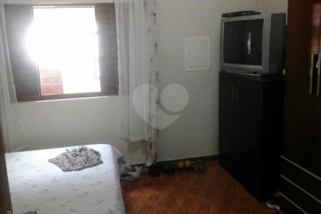 Casa de Vila à venda com 4 quartos, sendo 1 suíte, no condomínio Travessa Isadora,4, São Paulo - SP