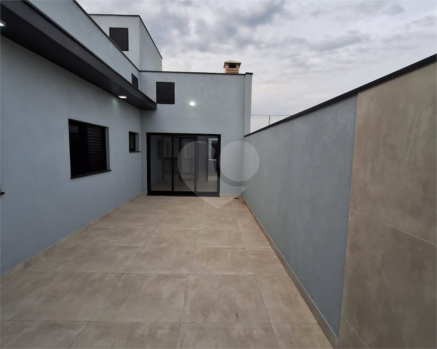 Casa à venda com 3 quartos, sendo 1 suíte,  no condomínio Helena Maria, Sorocaba - SP