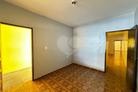 Sobrado à venda com 4 quartos, sendo 1 suíte, em Vila Amorim, Suzano, SP