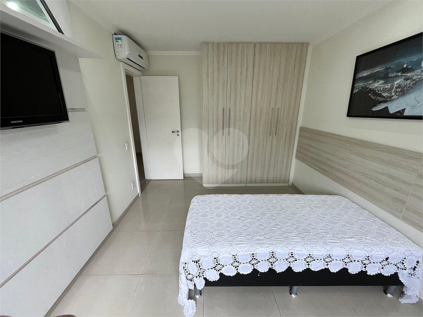 Casa à venda com 3 quartos, sendo 1 suíte, no condomínio Golden Village, Rio de Janeiro - RJ