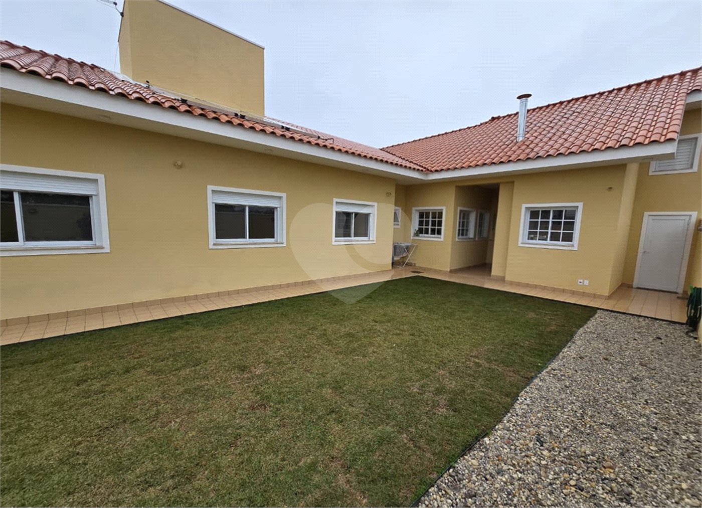 Casa à venda com 3 quartos, sendo 1 suíte,  no condomínio Golden Ville, Itapetininga - SP