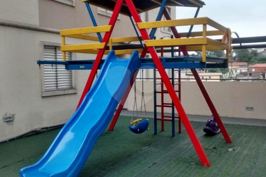 Ótima cobertura com 3 dormitórios,1 suíte, Condomínio com lazer e ótima localização.,