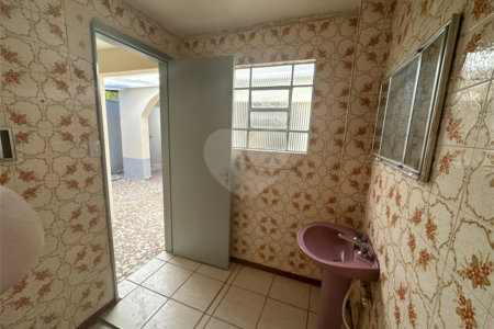 Charme e Sossego na Vila Pereira Cerca: Casa Arejada Próxima à Paula Ferreira