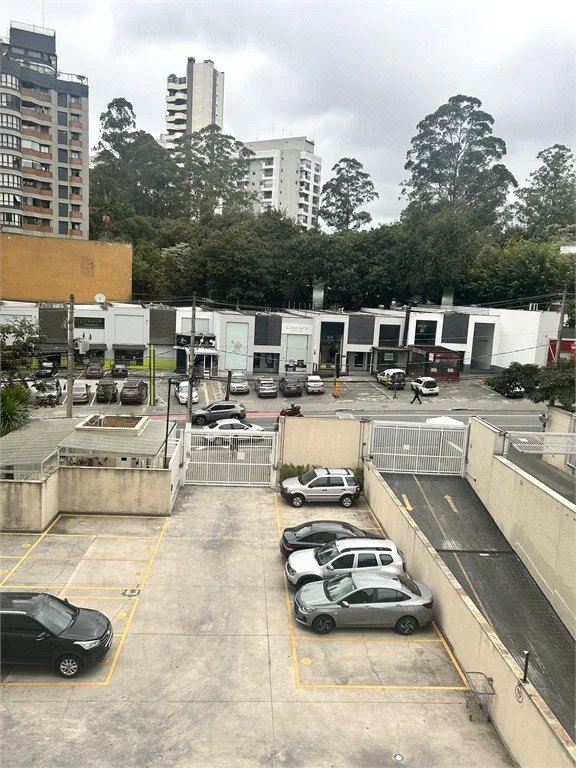 Apartamento à venda com 3 quartos, sendo 1 suíte,  em Vila Andrade, São Paulo, SP