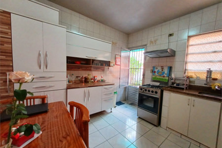 Casa à venda com 4 quartos, sendo 1 suíte, em Vila Paulicéia, São Paulo, SP